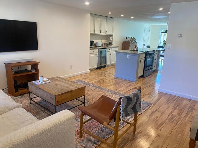 Foto del edificio - 46 Rhodes Cir