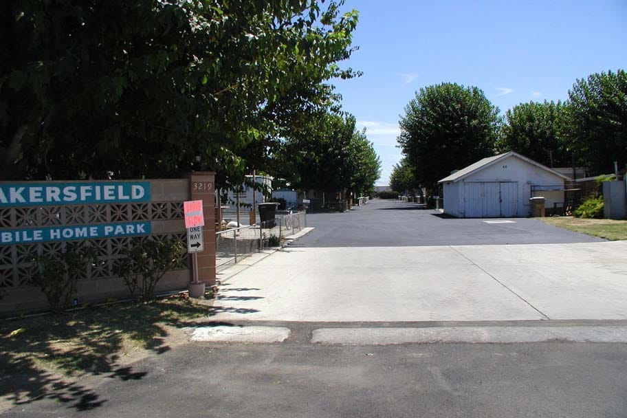 Bakersfield Mobile Home Park Apartments in Bakersfield, CA