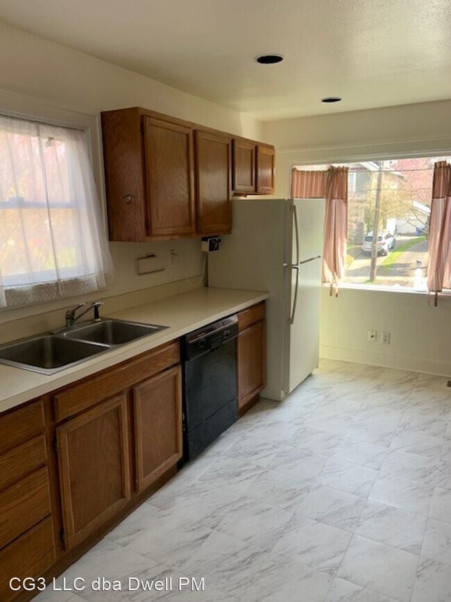 Building Photo - 3 br, 1 bath House - 3143 NE 12th Ave