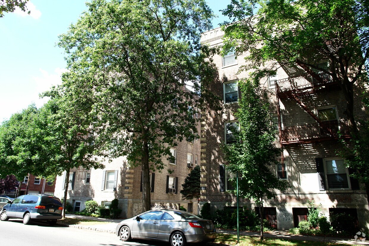 Building Photo - 14907 Sanford Ave
