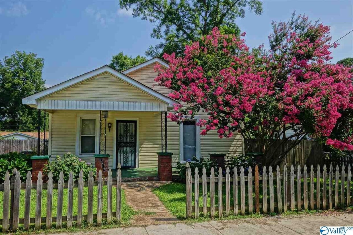 1217 Humes Ave NE, Huntsville, AL 35801 House for Rent in Huntsville, AL