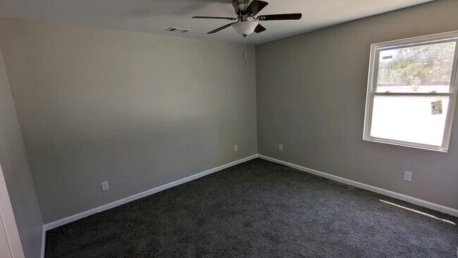 Foto del edificio - 1474 Kelly Dr