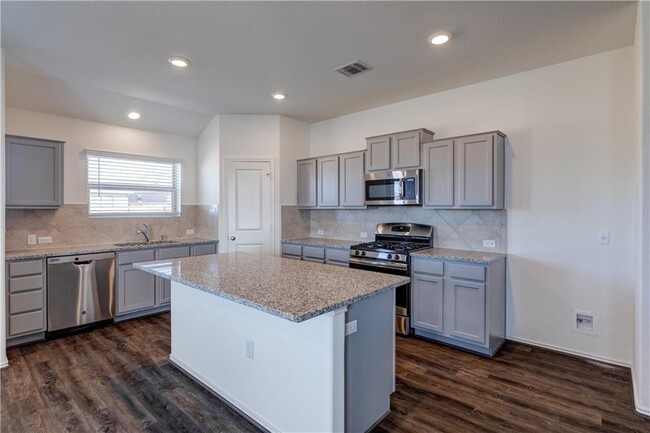Building Photo - 15408 Summer Ray Dr