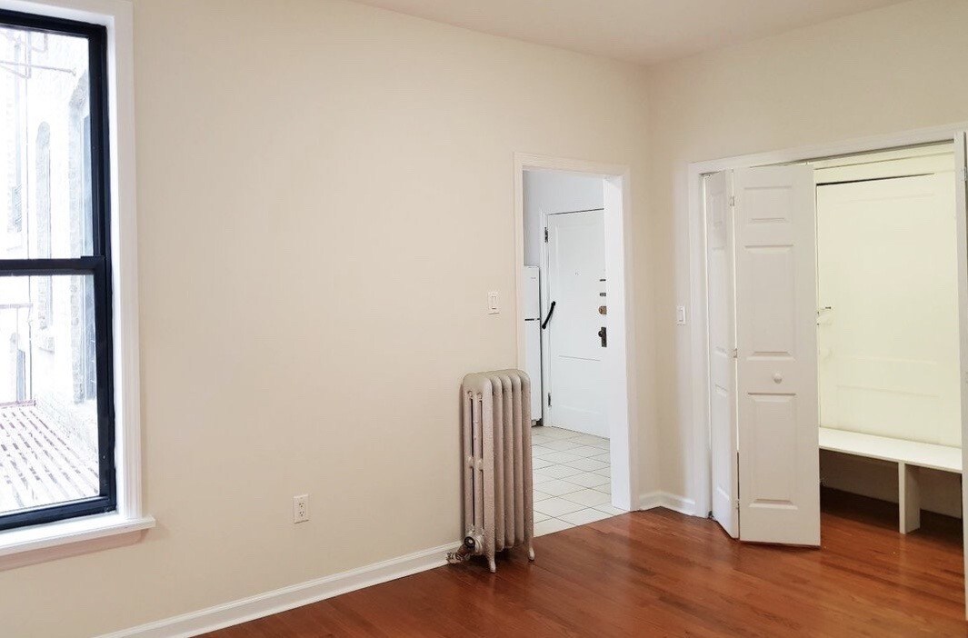 Foto principal - 28-14 Crescent St