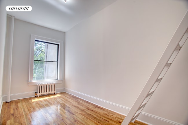 Building Photo - 304 W 30th St