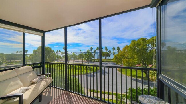 Building Photo - 707 S Gulfstream Ave