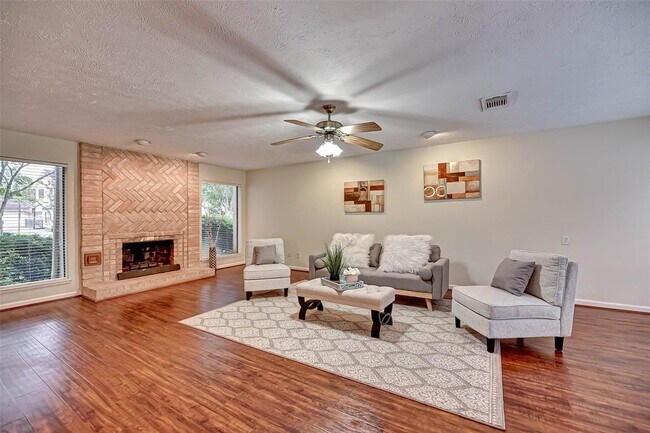 Foto del edificio - 2714 Green Fields Dr