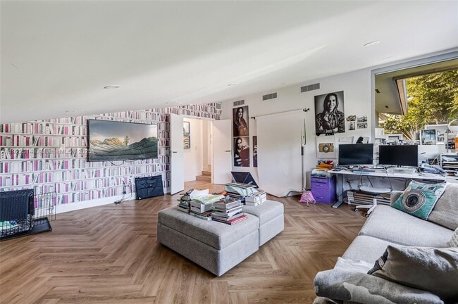 Building Photo - 280 SW 20th Rd