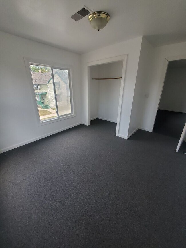 Foto del edificio - 1027 Albert St