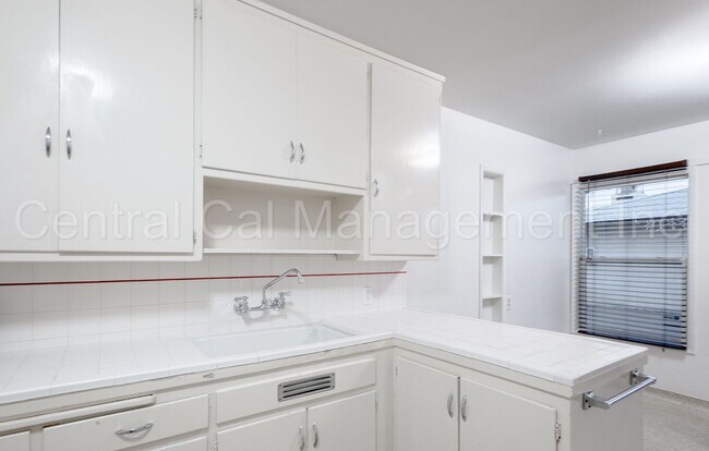 Foto del edificio - 347-351 E Marengo Ave