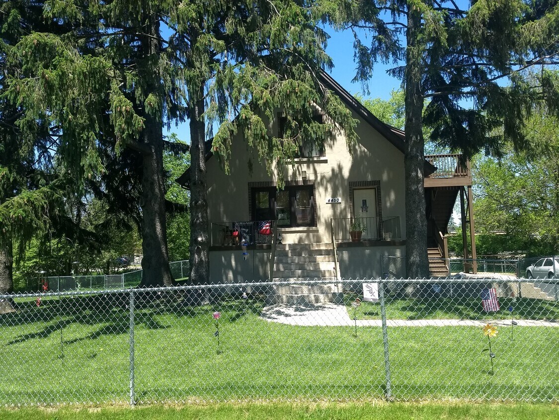 Primary Photo - 4450 McClure Ave