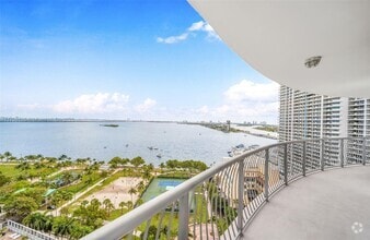 Building Photo - 1750 N Bayshore Dr