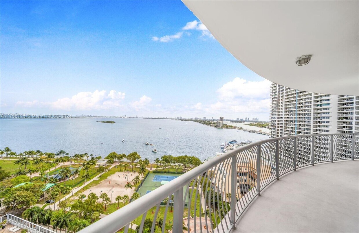 Primary Photo - 1750 N Bayshore Dr
