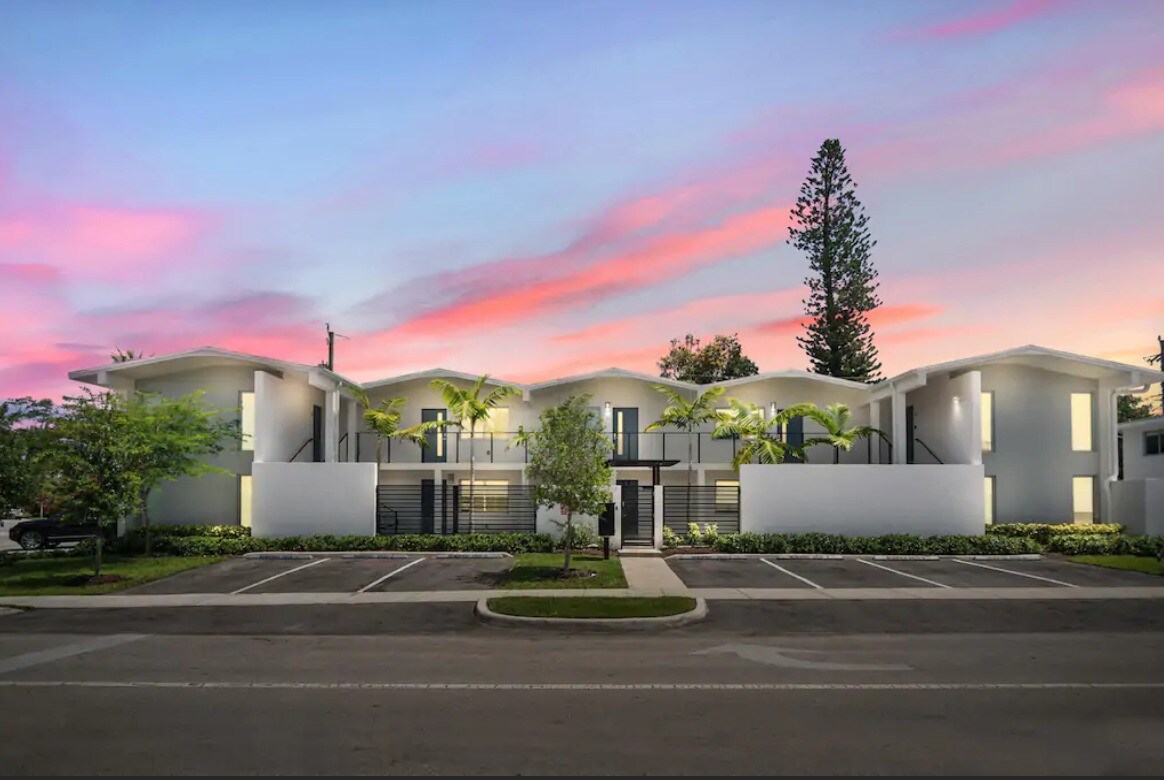 Foto principal - 2400 NE 26th St