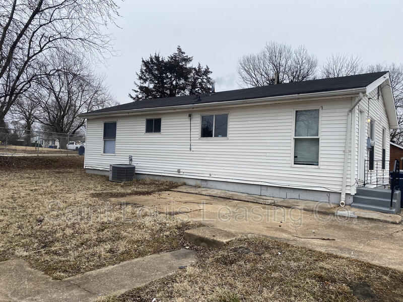 3107 Rex Ave, Breckenridge Hills, MO 63114 House for Rent in