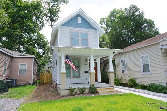 Building Photo - 2 BED | 2 BATH | GATED BACKYARD | MIDTOWN