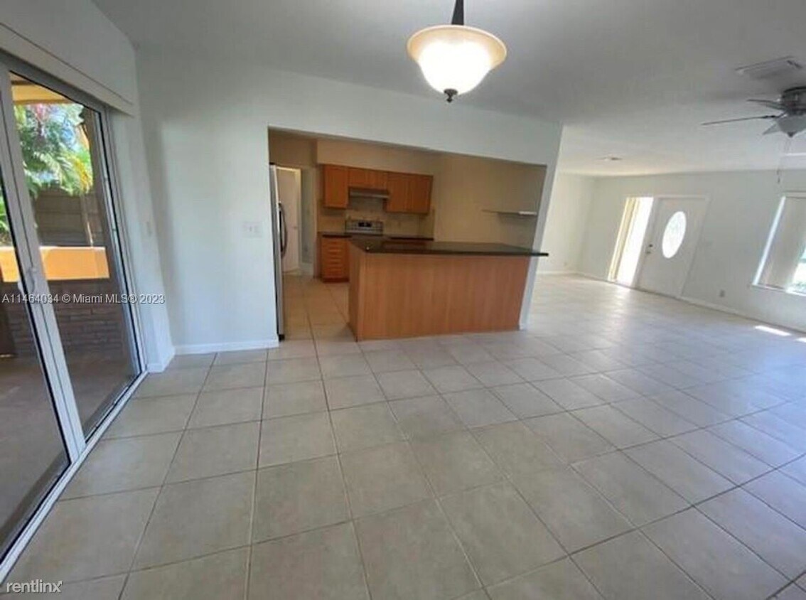 Primary Photo - 3 br, 2 bath House - 902 N 13th Ave