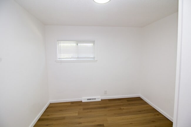 Foto del edificio - 6912 N Harrison St