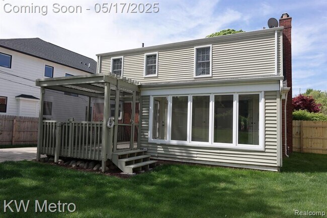 Building Photo - 2120 Vinsetta Blvd