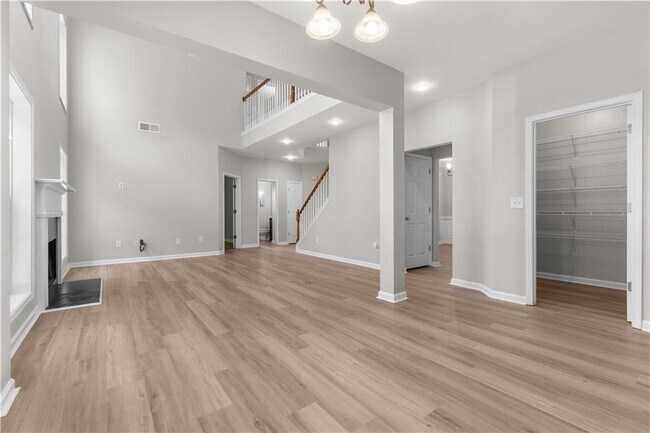 Building Photo - 1360 Silvergate Dr