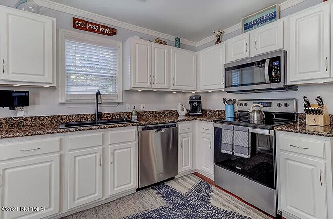 Building Photo - 1421 Stonington Dr