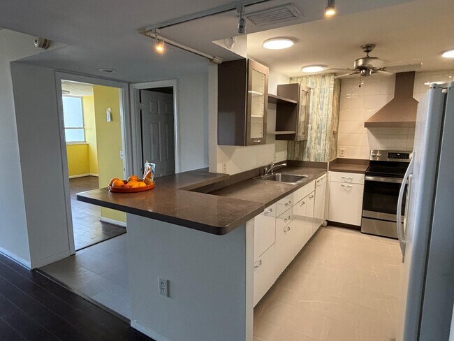 Building Photo - 5600 N Flagler Dr