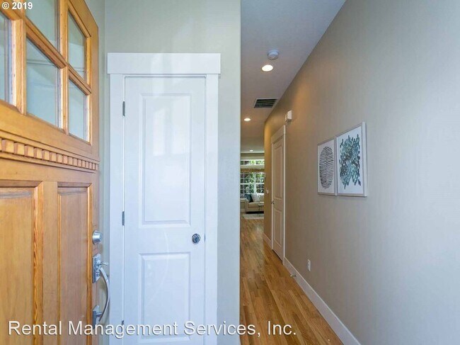 Foto del edificio - 3 br, 2.5 bath House - 2154 NE Multnomah St.