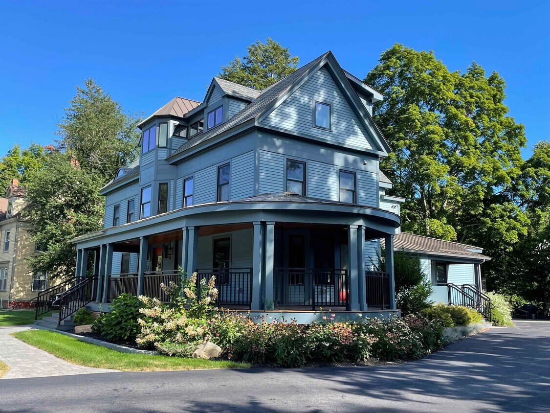 Primary Photo - 102 Front St