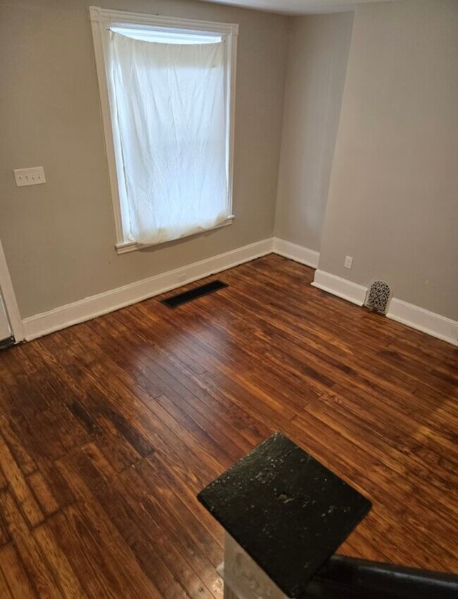 Foto del edificio - 6335 N Woodstock St