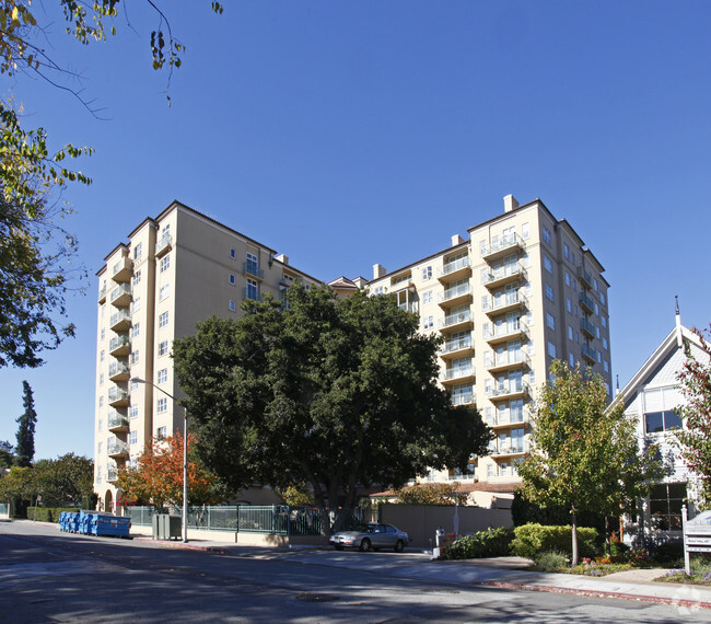 Building Photo - The Peninsula Regent