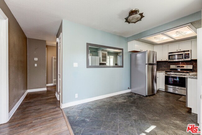 Building Photo - 14405 Cerise Ave