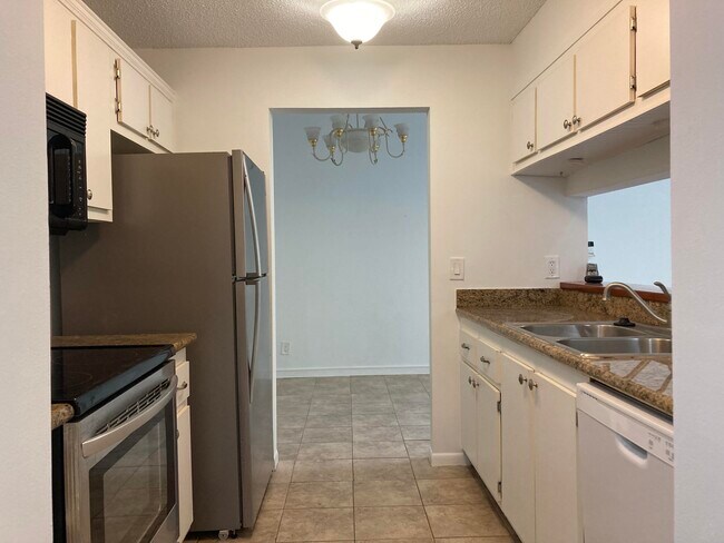 Building Photo - 13791 Oneida Dr