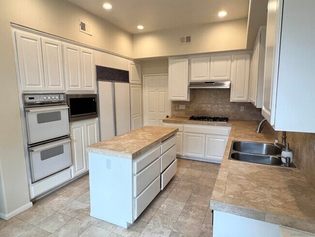 Building Photo - 9809 Keeneland Row