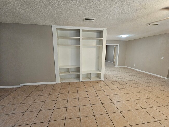 Photo - 6301 Breezewood St (Orlando, FL) House