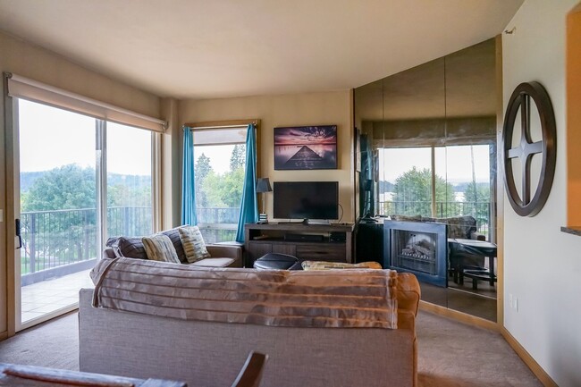 Building Photo - Furnished condo with a view of the lake an...