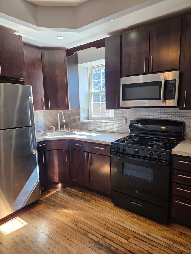 Building Photo - 844 N Harding Ave