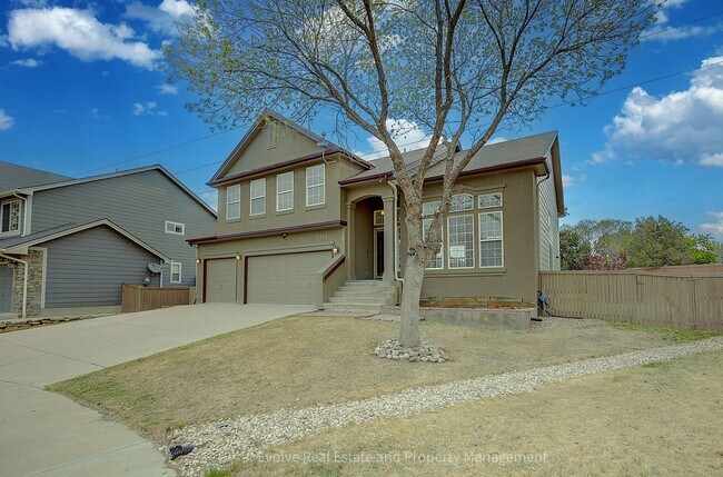 Foto del edificio - Evolve Real Estate: Spacious 4-Bedroom Home with Finished Basement & 3-Car Garage in Thornton- Av...