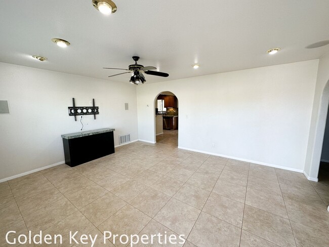 Building Photo - Move-in ready single-level home in Oceanside!