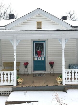 Building Photo - 928 Rockway St