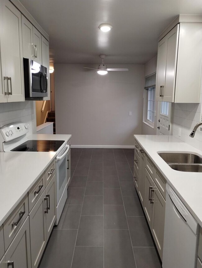 Building Photo - Coming Soon!! Stunning Bonneville Hills 3b...