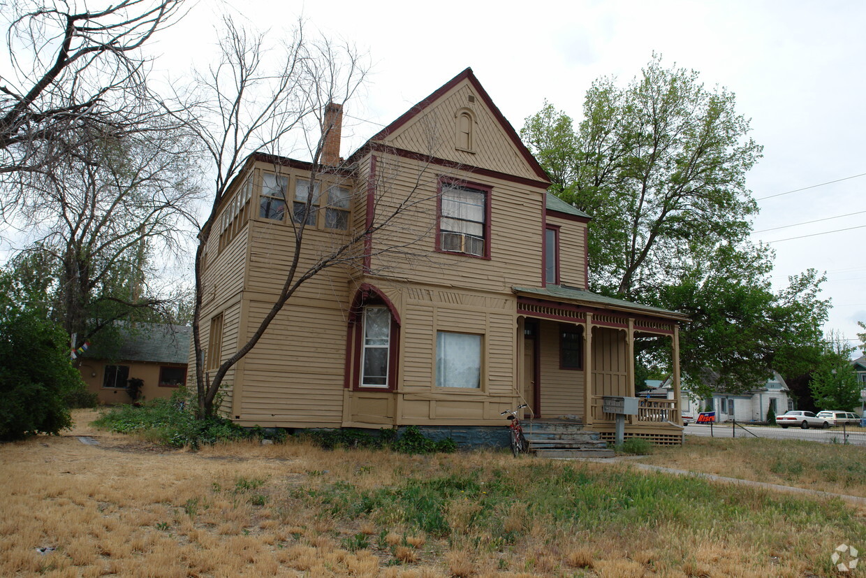 Building Photo - 420 E Myrtle St