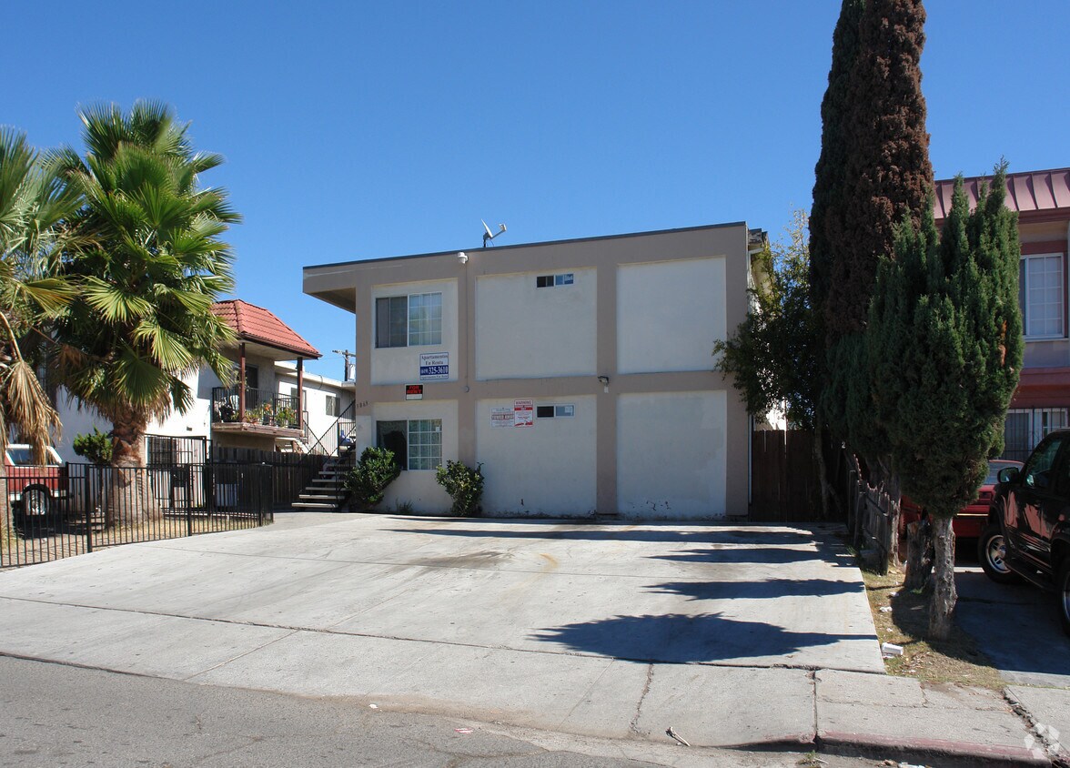 Primary Photo - 3863-3865 46th St