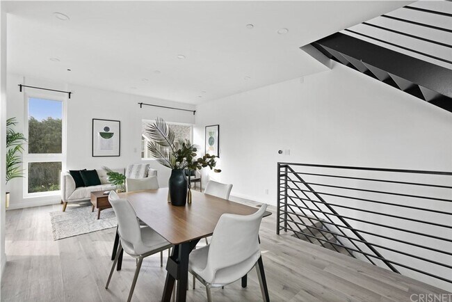 Foto del edificio - 837 N Kingsley Dr