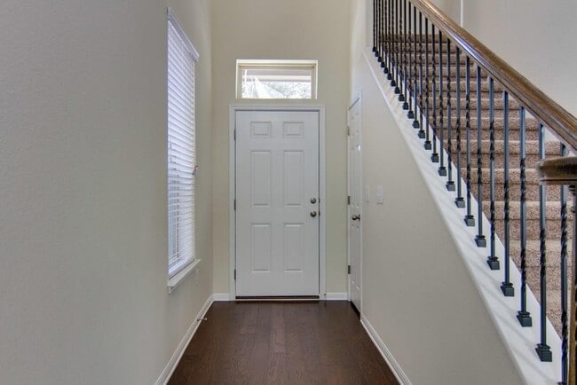 Foto del edificio - 3240 E Whitestone Blvd