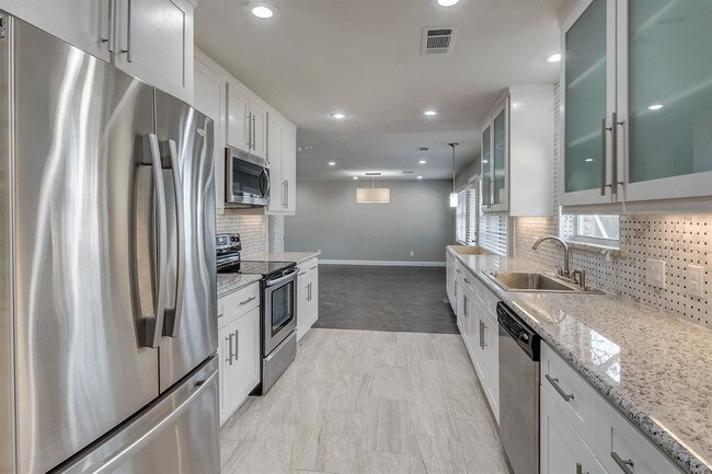 Foto del edificio - 9202 Mullins Dr