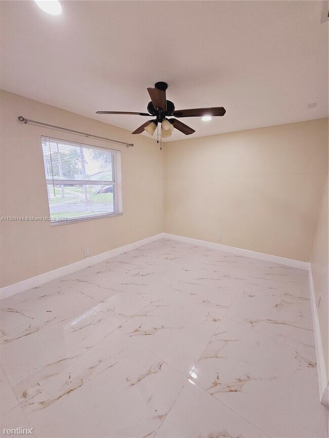Building Photo - 4 br, 2 bath House - 5420 NW 82nd Ter # 5420
