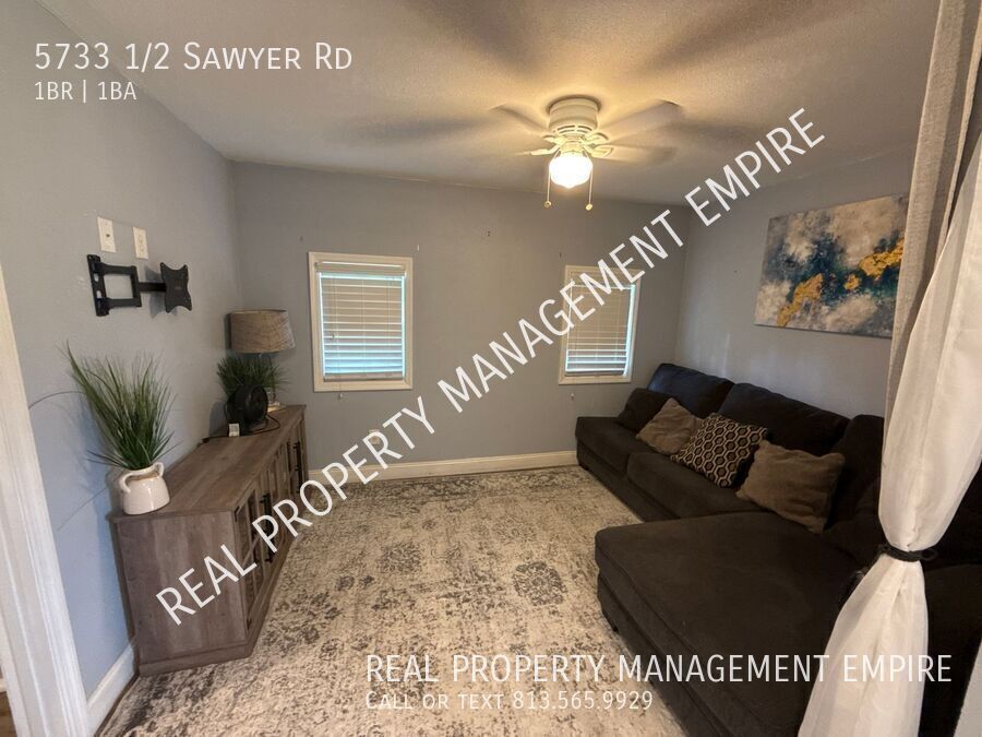 Building Photo - 5733 1/2 Sawyer Rd-