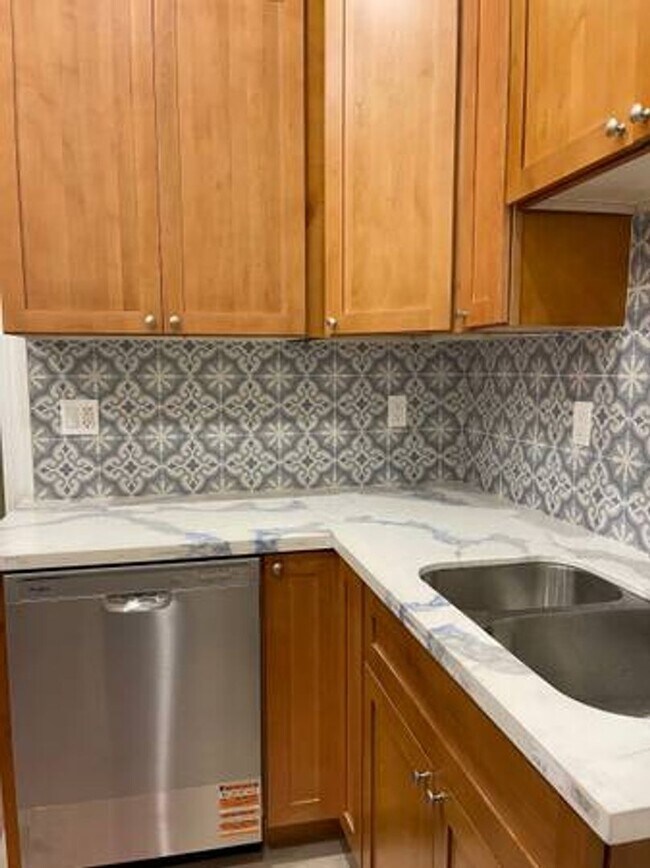 Foto del edificio - 3-bedroom 2-bathroom duplex