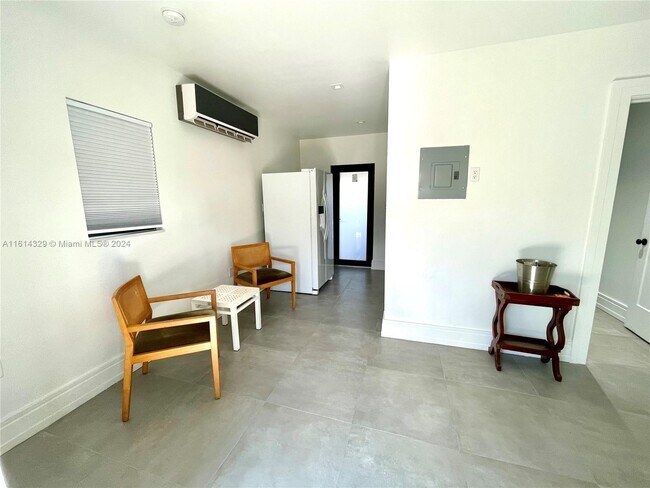 Building Photo - 2180 NW 23rd Ct