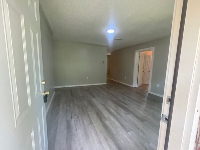 Foto del edificio - Renovated 4 Bedroom 2 Bath Home for Rent!